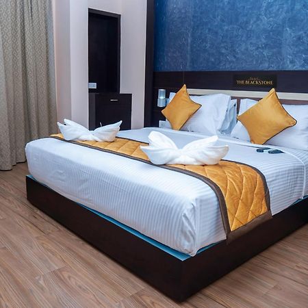העיר בנגלור Hotel The Black Stone מראה חיצוני תמונה