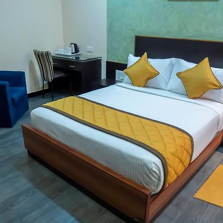 העיר בנגלור Hotel The Black Stone מראה חיצוני תמונה