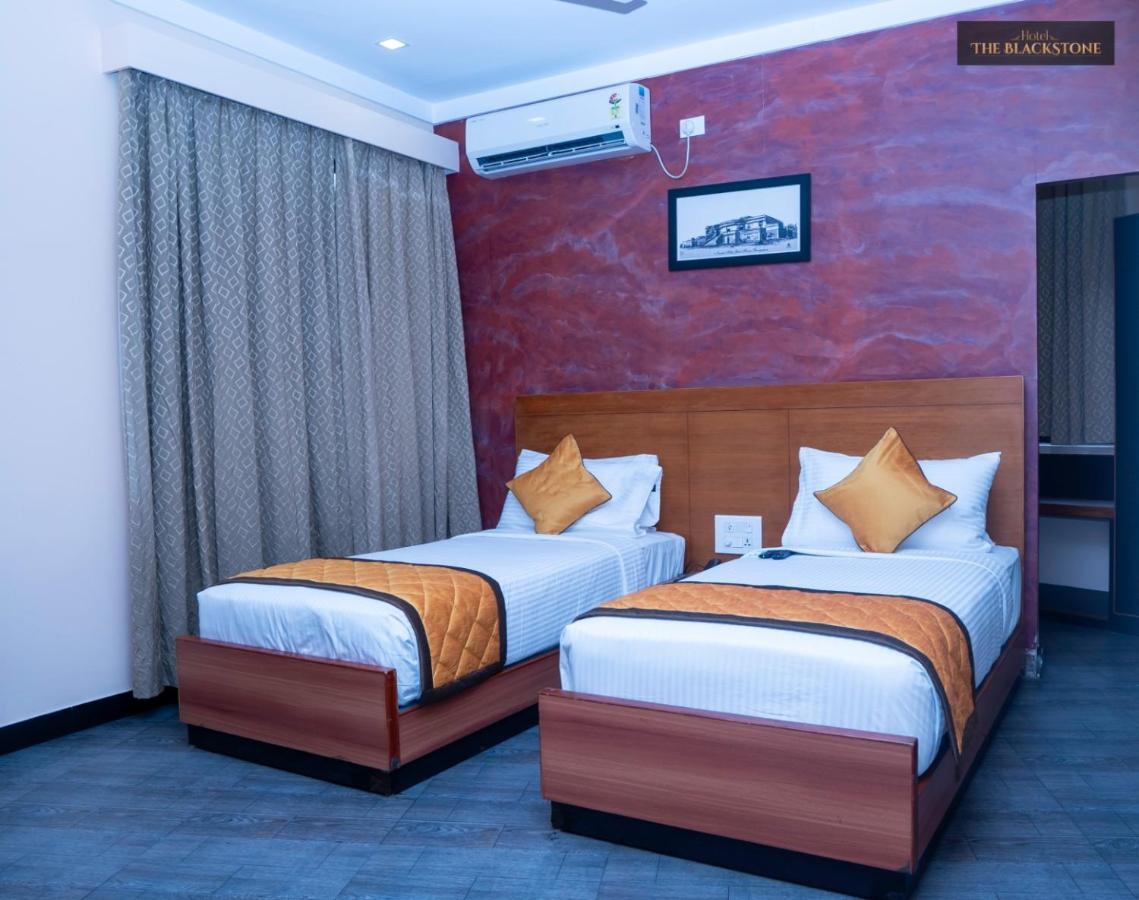 העיר בנגלור Hotel The Black Stone מראה חיצוני תמונה