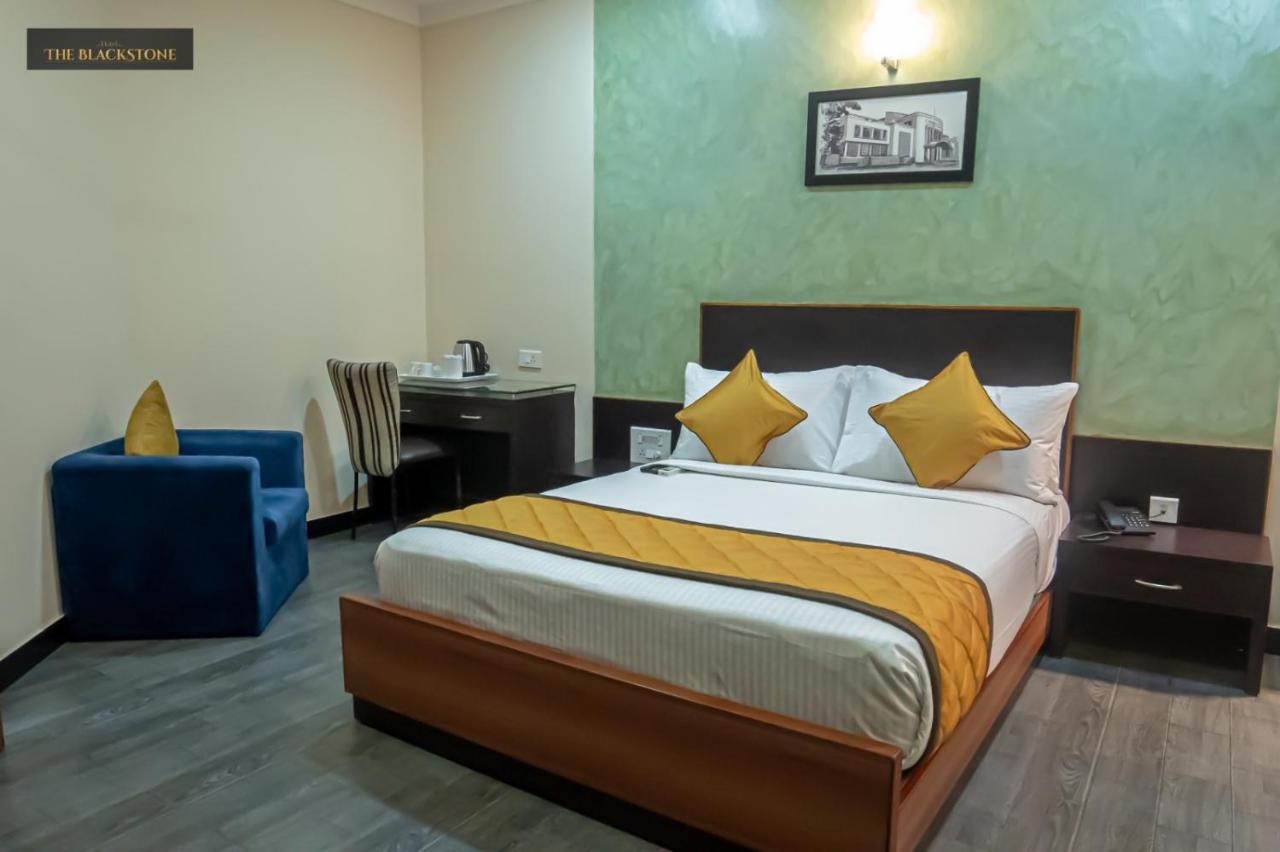 העיר בנגלור Hotel The Black Stone מראה חיצוני תמונה